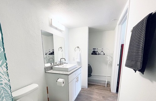 St. Johns Apartamento | B05 Poolside 1st Floor - Double Twin Studio