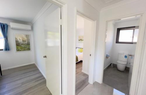 Belmont Casa | B3 Near Airport - Cozy Home, Walk to Shops & Eats