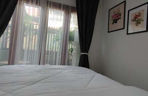 Wat Bowon Niwet Casa | Baan Jiam บ้านยายเจียม