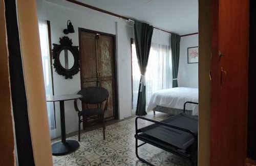 Wat Bowon Niwet Casa | Baan Jiam บ้านยายเจียม