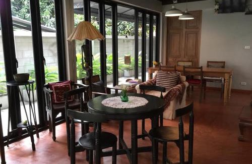 Thanon Nakhon Chai Si Cama Y Desayuno | Baan Ongkharak bed & breakfast