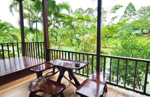 Ban Ta Khun Cama Y Desayuno | Baan Pak Rim Kuaen Resort