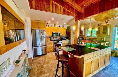 Wilson Creek Cabina | Serene Mountain Retreat Abundant Wildlife 4BR Starlink Internet EV Charger