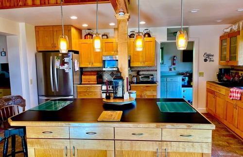 Wilson Creek Cabina | Serene Mountain Retreat Abundant Wildlife 4BR Starlink Internet EV Charger