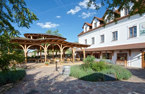 Pruhonice Casa | Babiččina Zahrada Penzion & Restaurant