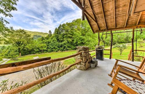 Clyde Apartamento | Baby Bear Clyde Cabin on Mountain Farm!