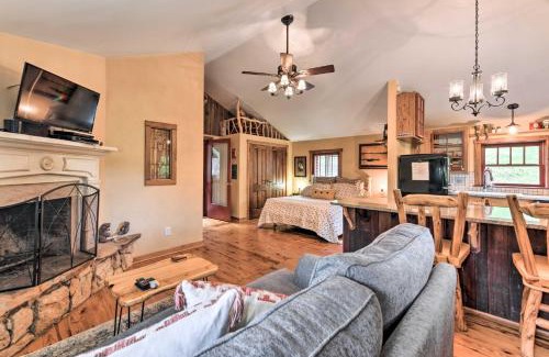 Clyde Apartamento | Baby Bear Clyde Cabin on Mountain Farm!