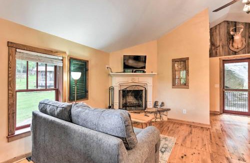 Clyde Apartamento | Baby Bear Clyde Cabin on Mountain Farm!