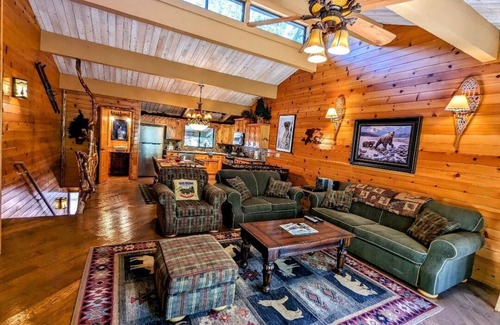 Big Bear Lake Condominio | Unidad ideal para familias A solo minutos a pie de la estación de esquí Snow Summit.