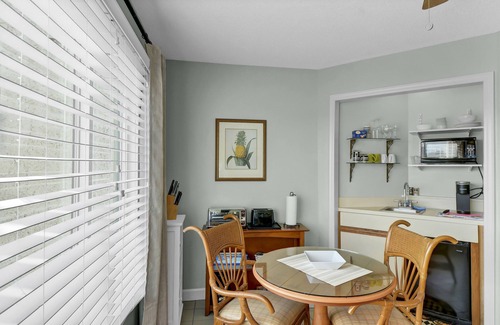 St. Simons Island Condominio | Baby Blue Heron - Studio unit, sleeps 4, great views!