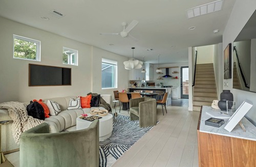 Central East Austin Casa | Bach & Bubbly House - 5BR, Pool, Gym & Glam Room