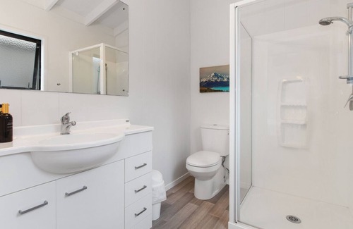 Ngunguru Casa | BACH BY THE SEA - NGUNGURU HOLIDAY UNIT, with a garden in Ngunguru