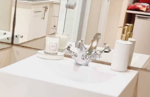 Clifton Apartamento | Bachelor Unit , 1.5 Bedroom, 1 Bathroom, Sleeps