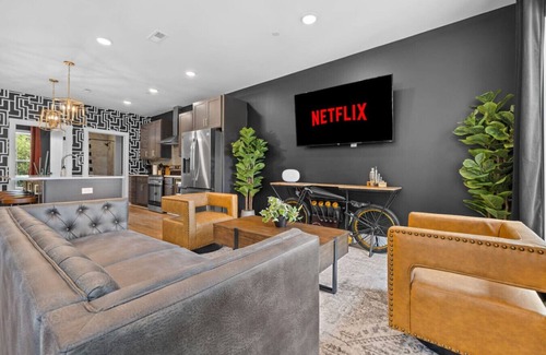 Talbot's Corner Apartamento | Bachelor’s Dream Pad - 4BR w/Game Room & Rooftop!