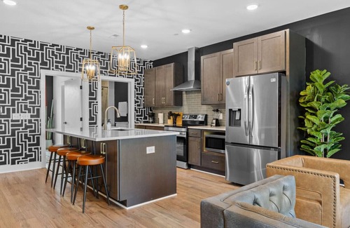 Talbot's Corner Apartamento | Bachelor’s Dream Pad - 4BR w/Game Room & Rooftop!