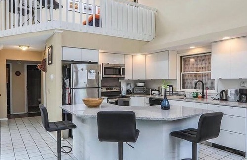 East Stroudsburg Chalet De Esquí | Back!!! Escape to the all updated Luxury Poconos Retreat with indoor Hottub!!!