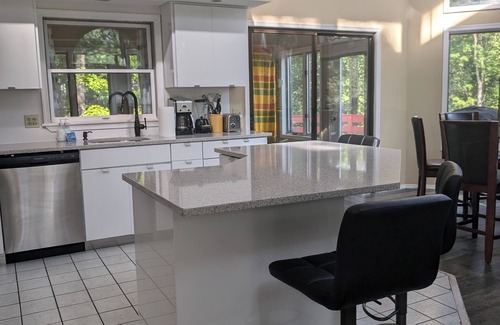 East Stroudsburg Chalet De Esquí | Back!!! Escape to the all updated Luxury Poconos Retreat with indoor Hottub!!!