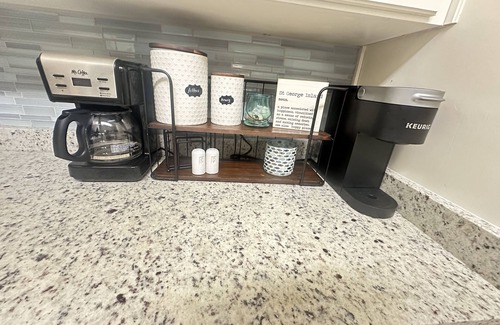 St. George Island Condominio | New Furniture! 2-bedroom condo just steps from the beach and community pool.