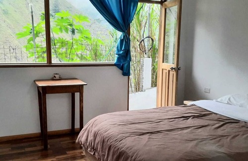 Banos de Agua Santa Cabaña | backpackers balcones