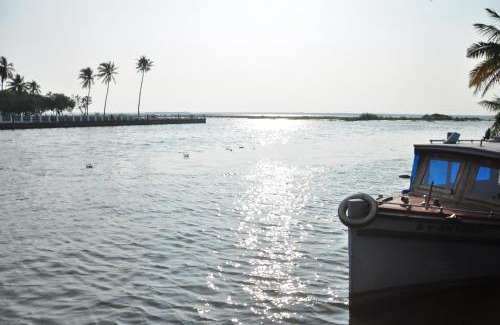 Kumarakom Casa | Backwater Breeze