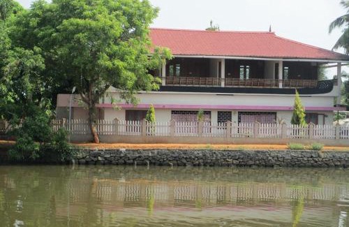 Kumarakom Casa | Backwater Breeze