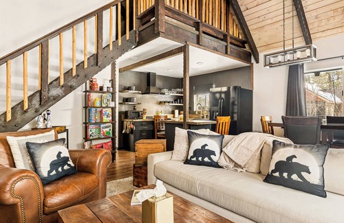 Big Bear Lake Cabina | Backway Hideaway | Close to the Village!