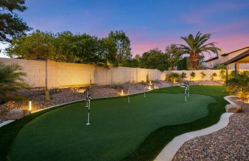Arabian Views Casa | Backyard Bliss - Firepit Putt Play Pool & Spa