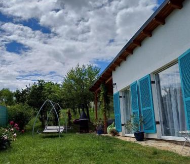 Sebes Cama Y Desayuno | Backyard Cottage