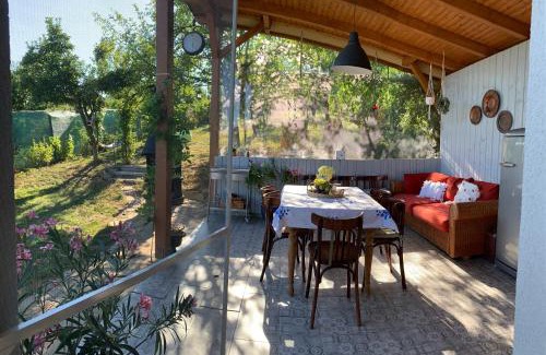 Sebes Cama Y Desayuno | Backyard Cottage