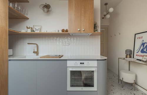 Dejvice Apartamento | Backyard Design home near Castle
