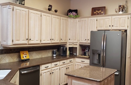North Richland Hills Casa | Backyard haven, modern house in upscale subdivision