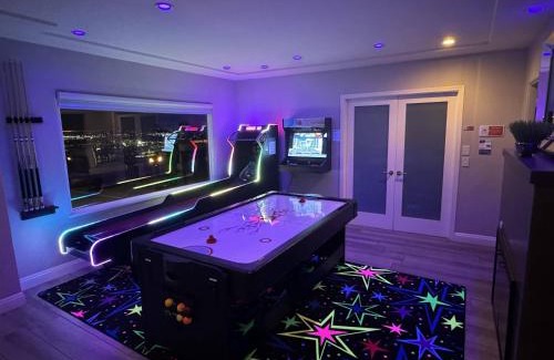 Middletown Casa | “Backyard Is OMG” Spa Pool BBQ Game Room Views