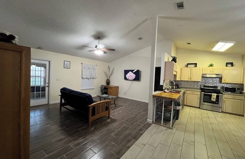Kingsland Casa | Backyard lake,near I- 95,To zoo,cumberland park,kingsbay base navy base,beaches