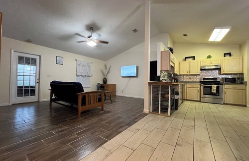 Kingsland Casa | Backyard lake,near I- 95,To zoo,cumberland park,kingsbay base navy base,beaches