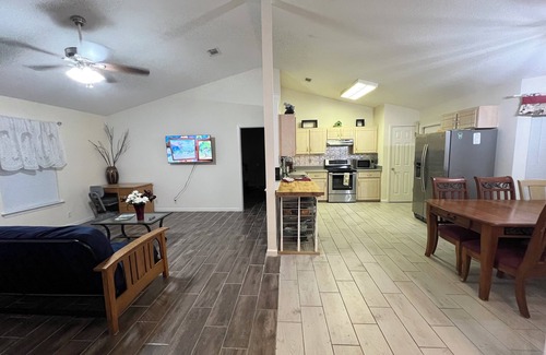 Kingsland Casa | Backyard lake,near I- 95,To zoo,cumberland park,kingsbay base navy base,beaches