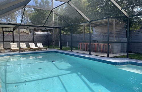 Disston Heights Casa | Backyard oasis Family Fun