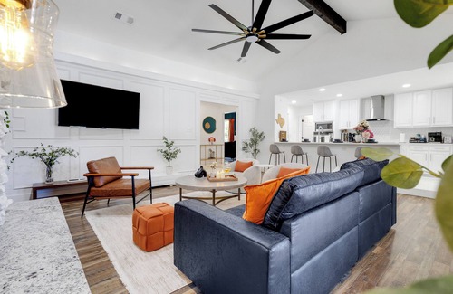 North Richland Hills Casa | Backyard Oasis: Pool, Hot Tub, Giant Chess & Mini Golf