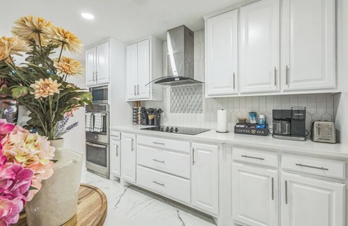 North Richland Hills Casa | Backyard Oasis: Pool, Hot Tub, Giant Chess & Mini Golf