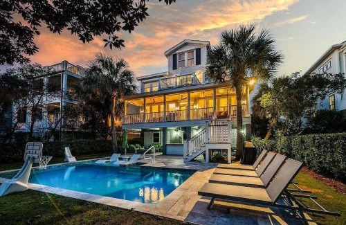 Isle of Palms Casa | Backyard Oasis- Steps 2 Beach, Private Pool & Bar, Sleeps 16, 7 Bedrooms 5 and a half bathrooms "The Lucky Penny"