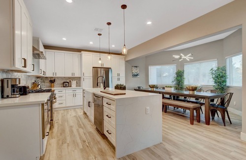 Las Vegas Casa | Backyard Paradise resort home minutes to the strip!