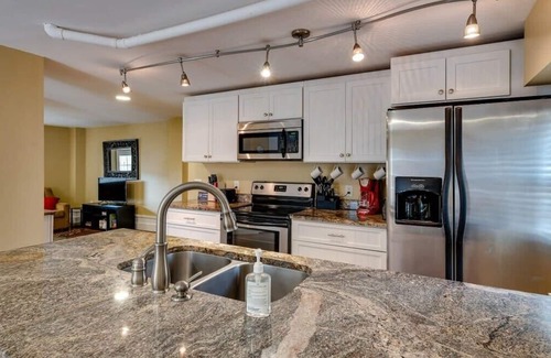 Savannah Casa | Backyard Pool! Refresh at Rivermist Condo