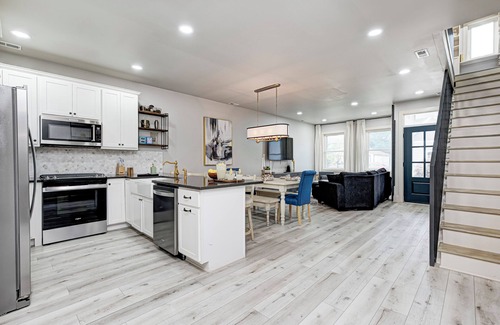 Indianapolis Casa | Backyard Retreat~5 Min to Lucas Oil~Spacious Indy Home for Groups