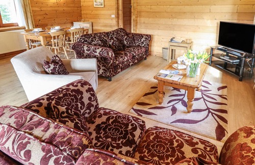 Lincoln Cabaña | BADGER LODGE, pet friendly, with hot tub in Bardney