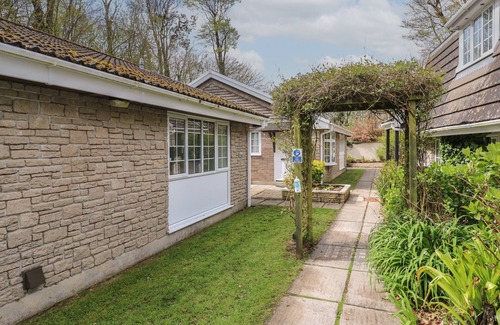 Looe Cabaña | BADGER SETT IN GRANITE HENGE NEAR LOOE, family friendly in Looe