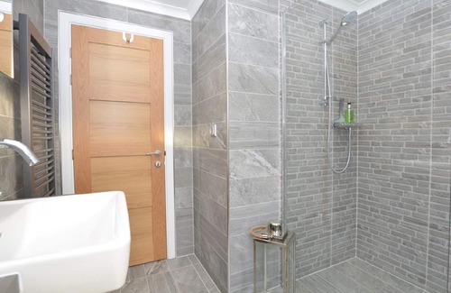 Maltby le Marsh Cabina | BADGERS DEN- Un lodge de lujo, 2 habitaciones con baño privado y jacuzzi