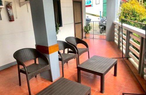 Puerto Galera Apartamento | Badladz Staycation Condos