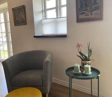 Naesby Cama Y Desayuno | Baekgaarden 3 rooms Apartment - old farm house