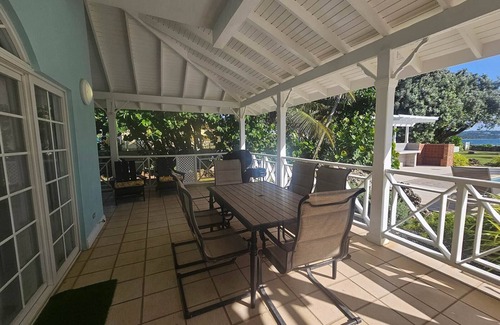 Orange Hill Villa | 'Bago Breeze' a blissful 4-bdrm villa by the Sea
