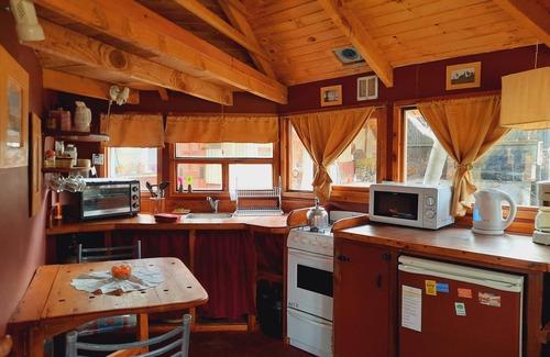 Dina Huapi Cabina | Cabaña Bagua (con pileta climatizada y jardín ) complejo Alentue