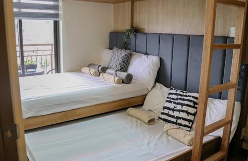 Baguio Apartamento | Baguio Bristle Ridge 2BR Condo with balcony & wifi
